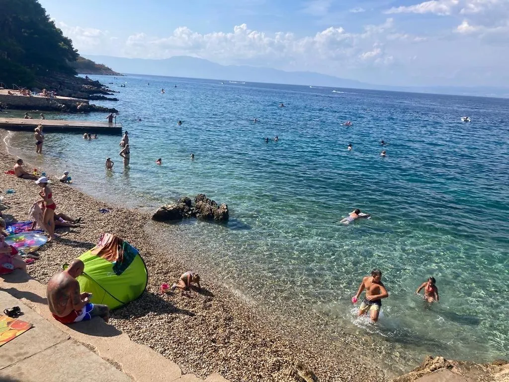 Modern And Spacious 3-Bedroom Apartment With Balcony & Garden Near Beach Malinska Croatia