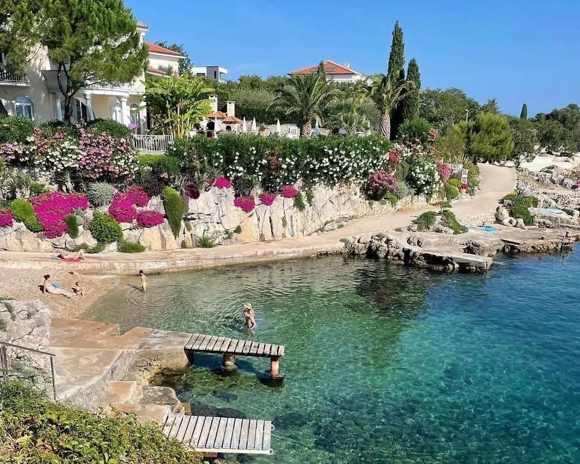 Modern And Spacious 3-Bedroom Apartment With Balcony Near Beach Malinska 0*,