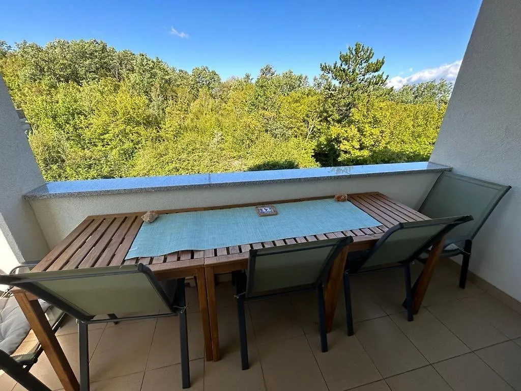 Modern And Spacious 3-Bedroom Apartment With Balcony Near Beach Malinska