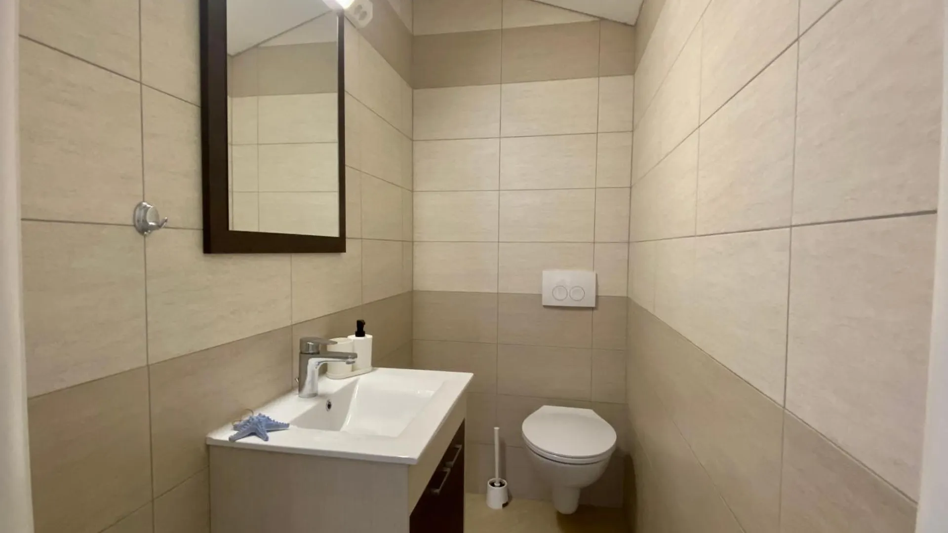 Modern And Spacious 3-Bedroom Apartment With Balcony Near Beach Malinska