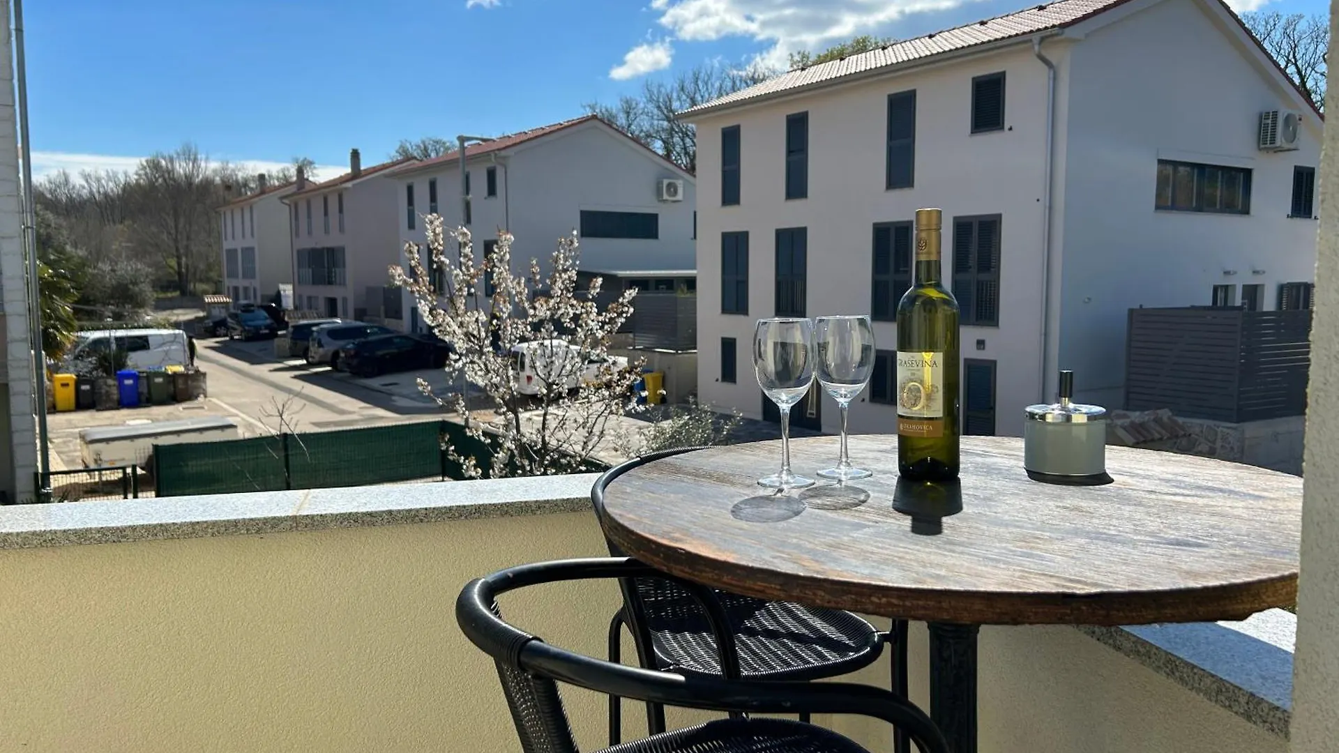 Modern And Spacious 3-Bedroom Apartment With Balcony Near Beach Malinska 0*,  Croatia